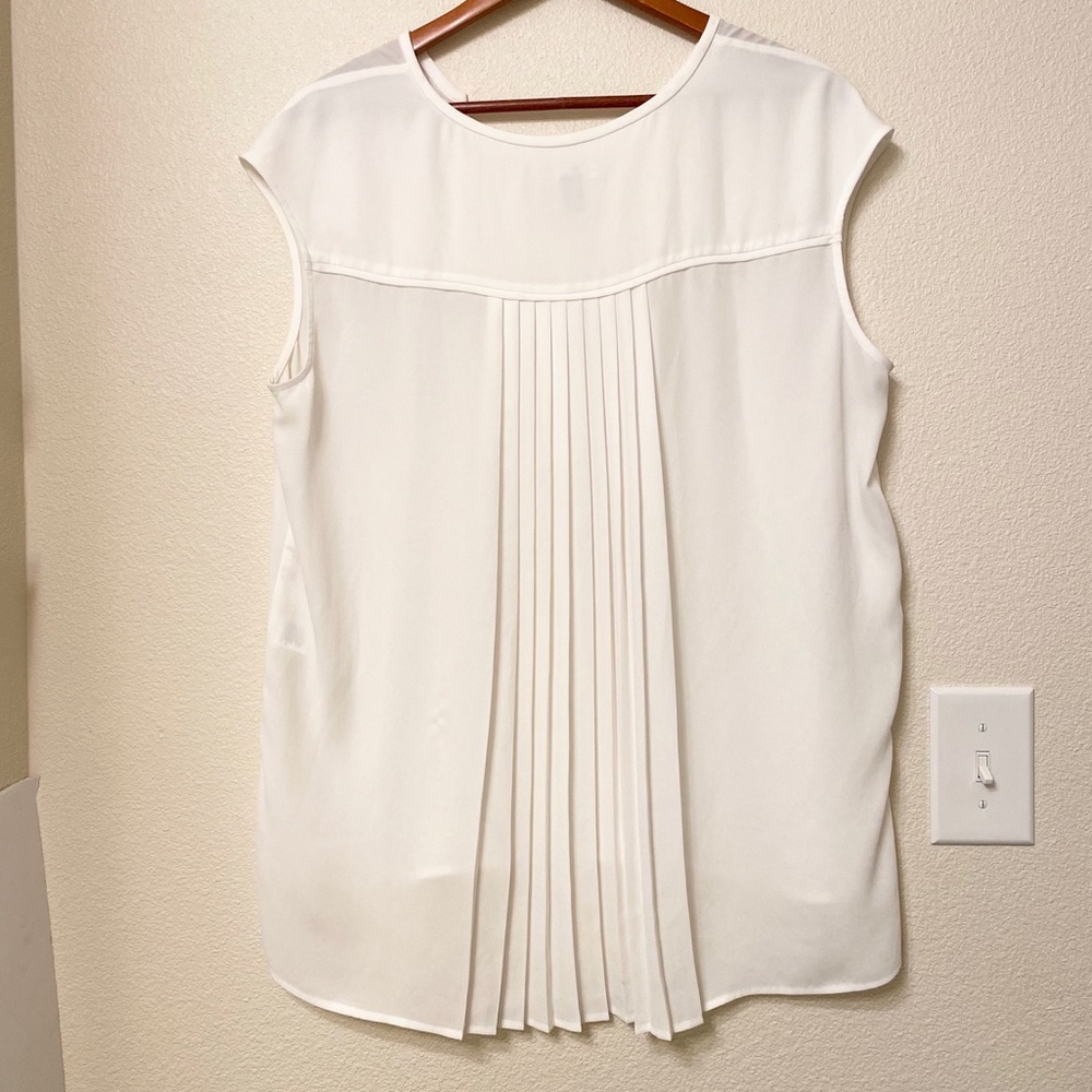 Chelsea28 Pleat Back Top - Picture 10 of 12